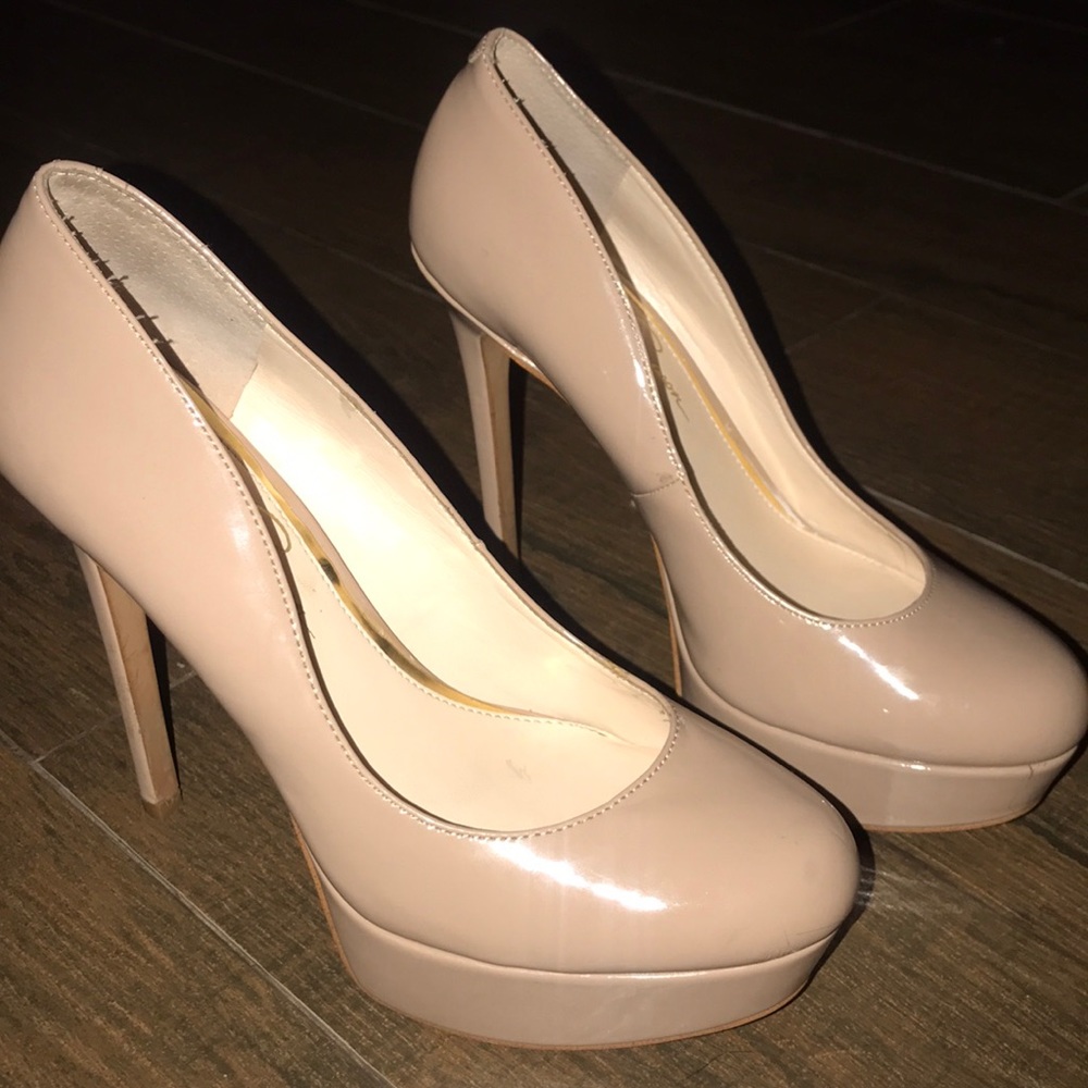 Jessica Simpson nude pumps
